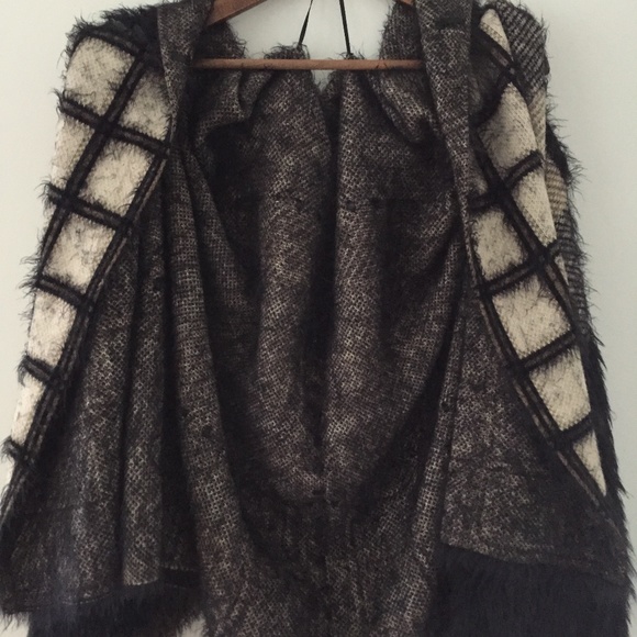BCBGMaxAzria Cozy Sleeveless Shrug - Picture 11 of 16